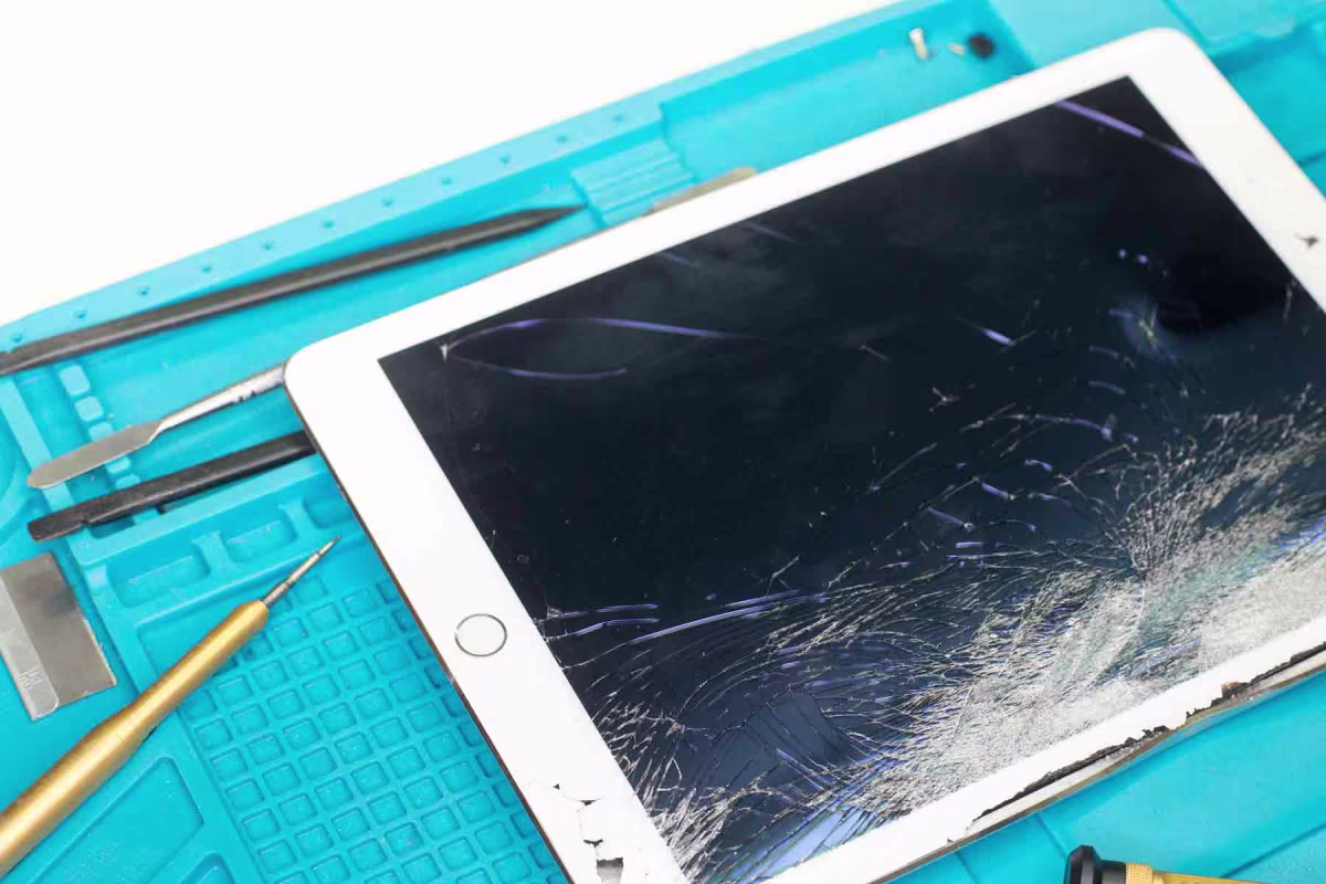 Pick and drop mobile repair service in Dubai by Fixara
